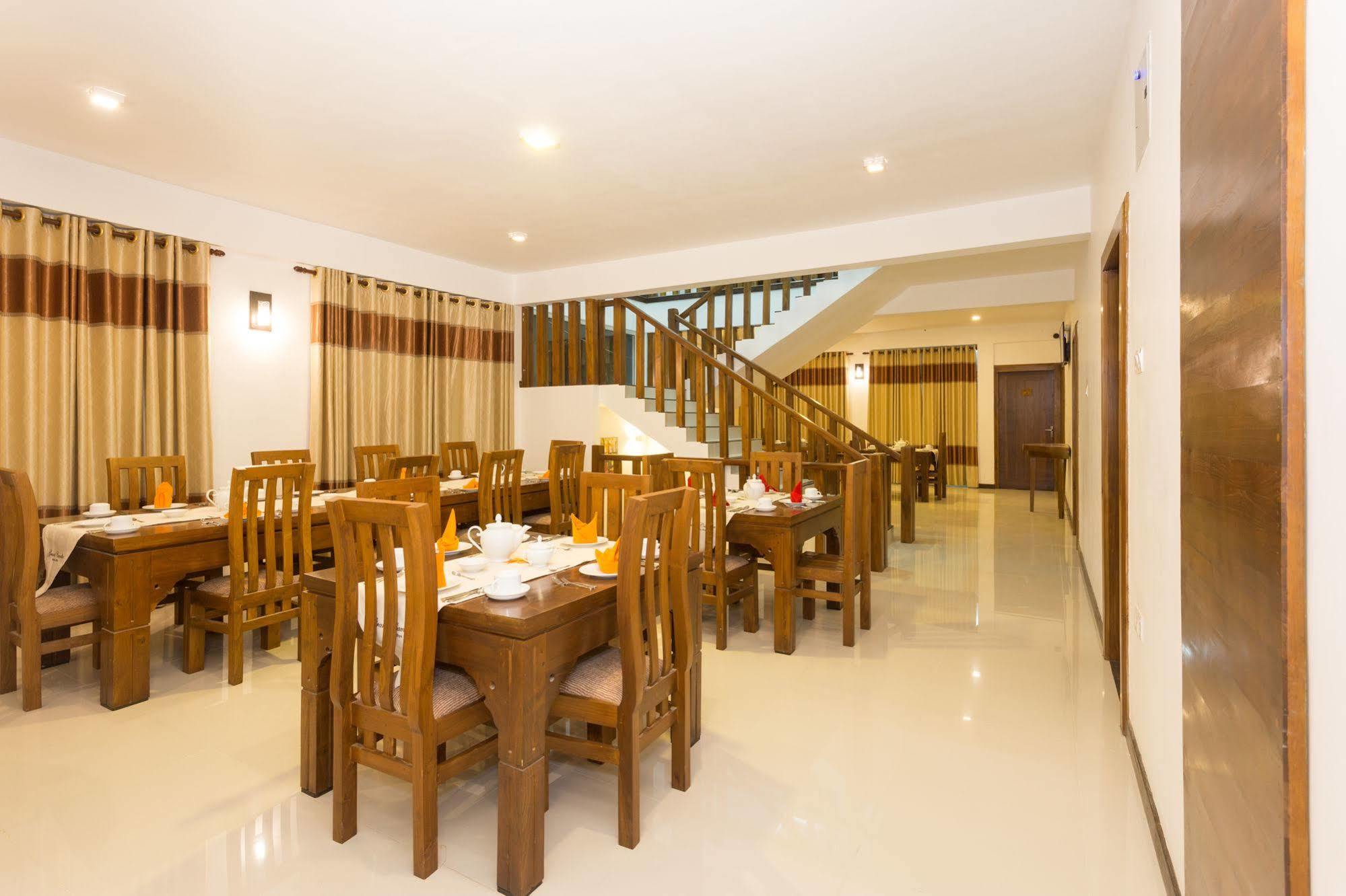 Grand Camellia Hotel Nuwara Eliya Exterior photo
