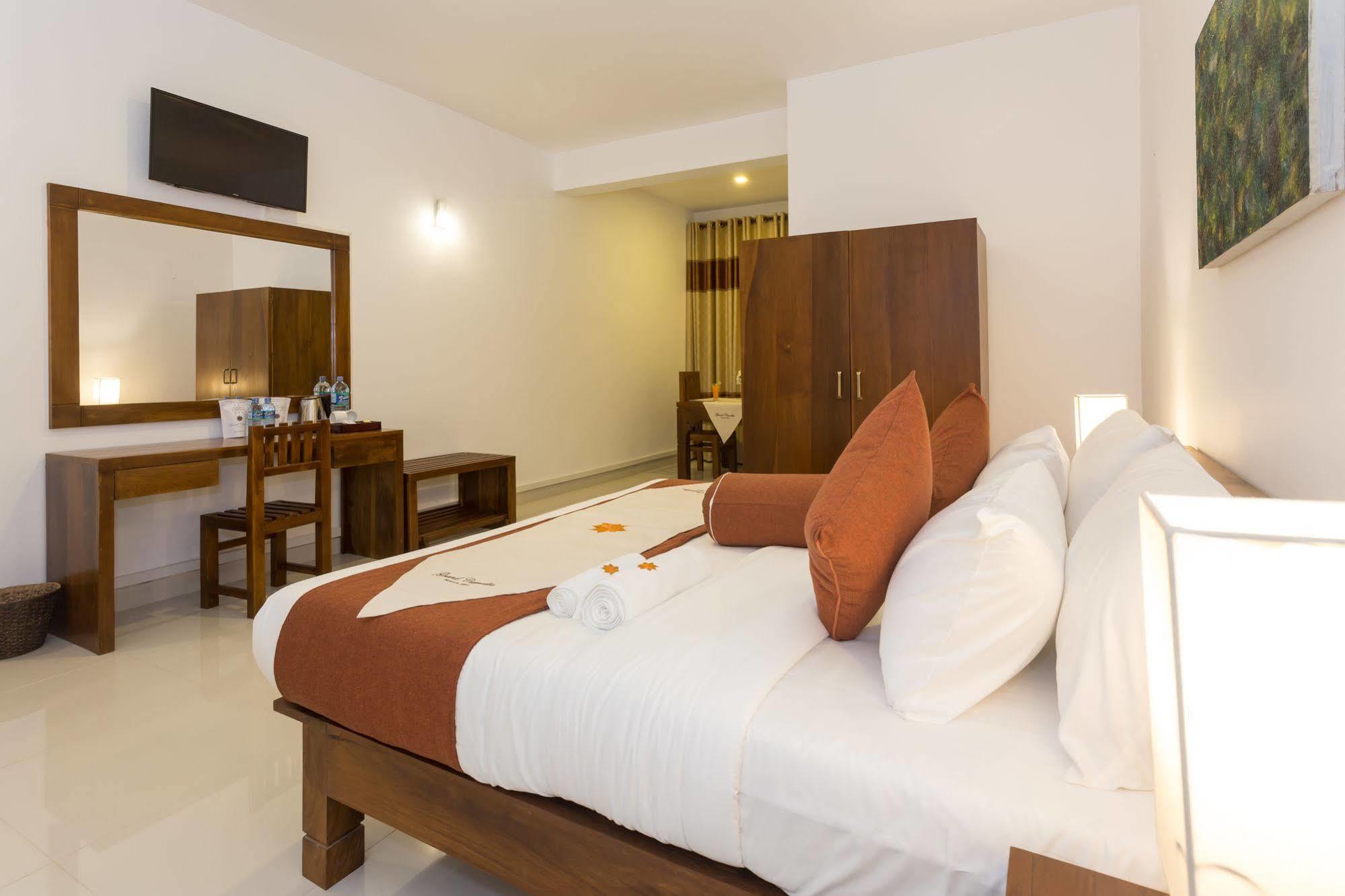 Grand Camellia Hotel Nuwara Eliya Exterior photo